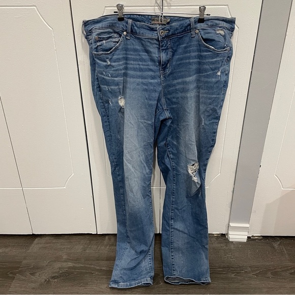 Torrid Boyfriend Straight Vintage Stretch Distressed Jeans - Picture 1 of 11